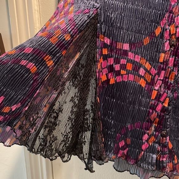 Komarov Multicolor Vented Lace Long Sleeves Crinkled Square Button Down Top - Picture 6 of 15